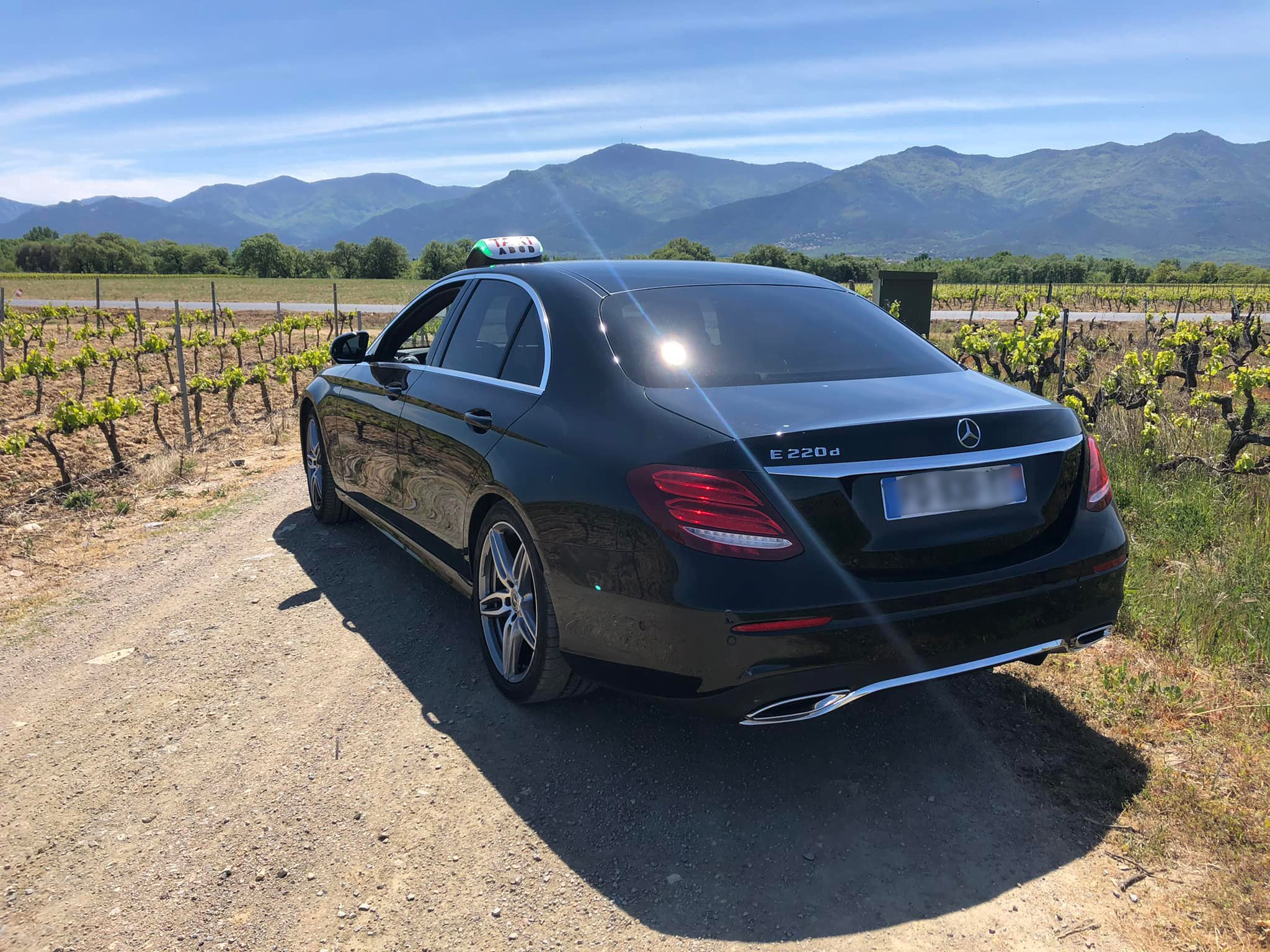 Deux taxis Mercdes à Céret